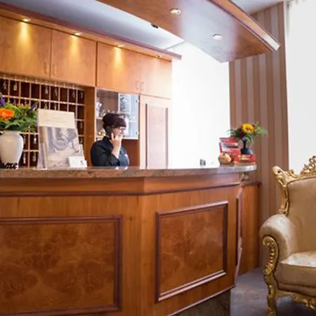 Schwarzer Adler Otel 4*