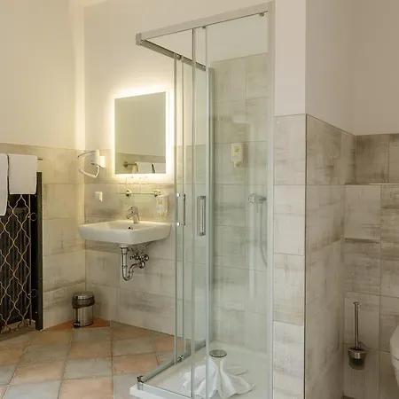 Otel Schwarzer Adler Tangermünde